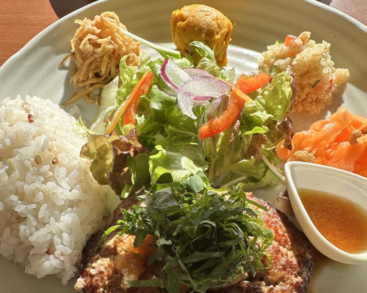 ハーベストカフェ「自家製ハンバーグプレート」